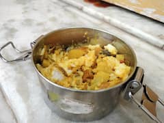 Bhavnagar: બાલમંદિર આંગણવાડીમાં બાળકોને પીરસાતા ભોજનમાં નીકળી ઈયળ, લાપસી પણ ગુણવત્તા વગરની