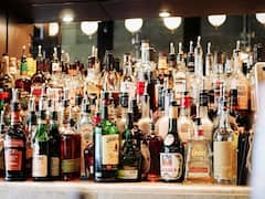 इतनी होती है शराब की एक बोतल की असली कीमत, इतने टैक्स सैकड़ों रुपये तक पहुंचा देते हैं दाम