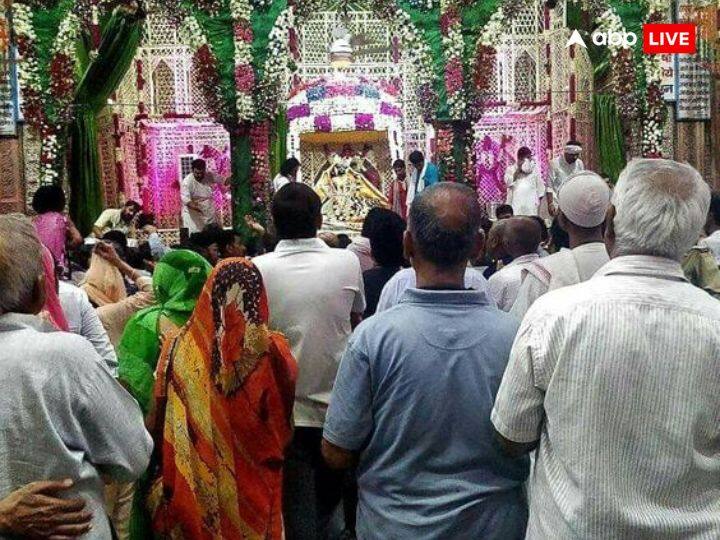 आप नए साल की शुरुआत भगवान श्रीकृष्ण के इस प्रसिद्ध मंदिर में माथा टेककर कर सकते हैं. साल के पहले दिन इस दिन मंदिर में बिहारी जी के दर्शन मात्र से दुखों का अंत होता है, और आप नया साल भगवान के आशीर्वाद से सुखी बितेगा.