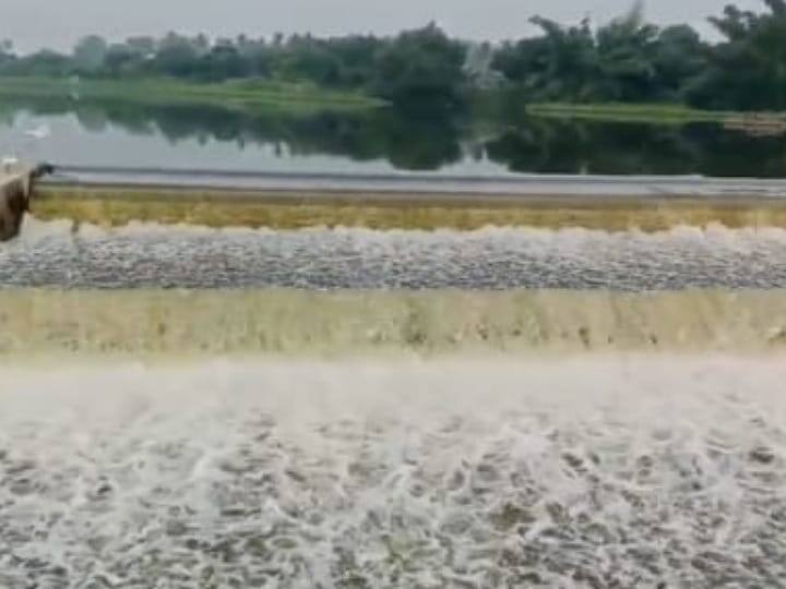 Karur Surplus discharge of Amaravati river tributaries - TNN கரூர் அமராவதி ஆற்றின் துணை ஆறுகளின் உபரி நீர் வெளியேற்றம்