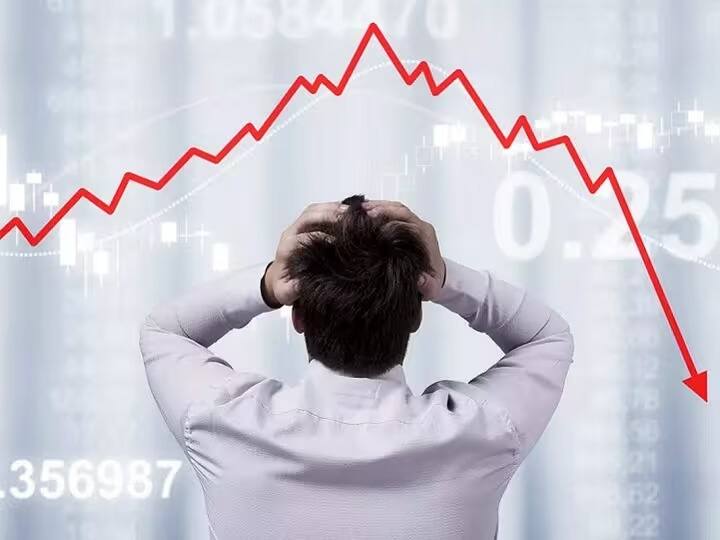 stock-market-crashed-profit-booking-tsunami-in-share market sensex nifty faces big loss Stock Market Crash: রেকর্ড গড়েই ধস নামল বাজারে, সেনসেক্স পড়ল ৬০০ পয়েন্ট, BSE-তে চার লক্ষ কোটি টাকার ক্ষতি