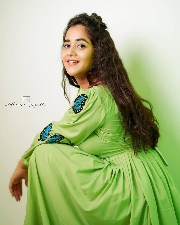 ఈ భామ ఇదే క్రేజ్​తో బిగ్​బాస్​ సీజన్ 2 కి వెళ్లింది. ఆ సమయంలో దీప్తి చాలా సెన్సేషన్ అయింది.
