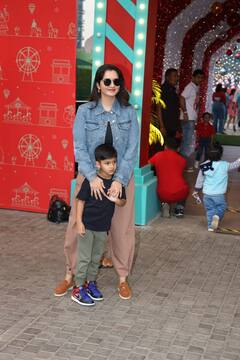 Jio World Christmas Party Pics: बच्चों की पार्टी में कूल लुक में पहुंचीं मीरा राजपूत, तो मिनी स्कर्ट में क्यूट दिखीं अक्षय की लाडली, देखें तस्वीरें