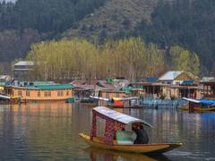 Kashmir Tour: बर्फबारी का लेना है लुत्फ तो IRCTC के कश्मीर पैकेज में करें बुकिंग, सस्ते में रहने-खाने के साथ ये सारी फैसिलिटी