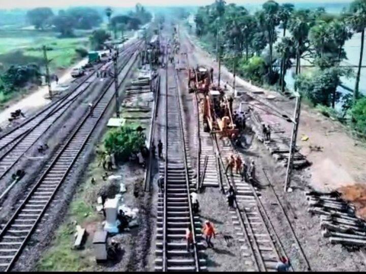 लूप लाइन की लंबाई 650 से 750 मीटर तक होती है. ऐसे में अगर किसी पैसेंजर ट्रेन को लूप लाइन में आना है तो उसकी लंबाई इतनी ही होनी चाहिए. इससे ज्यादा हुई तो ट्रैन लूप लाइन में नहीं आ पाएगी.