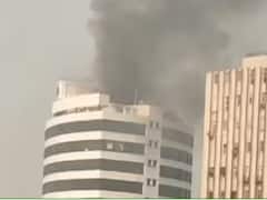 Delhi Fire Breaks: दिल्ली के कनॉट प्लेस के पास बिल्डिंग में लगी भयानक आग, क्रेन से 11वीं मंजिल पर पहुंचे दमकल कर्मी