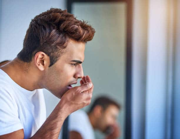 bad breath causes how to get rid of bad mouth smell halitosis Cause of Bad Breath know here in marathi health news Bad Breath : तोंडातून दुर्गंधी येतेय? लाजिरवाणा अनुभव टाळण्यासाठी 'हे' उपाय करुन पाहा, झटपट समस्या होईल दूर