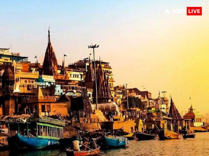 वाराणसी का प्रसिद्ध मंदिर काशी विश्वनाथ मंदिर, जो भगवान शिव को समर्पित है. काशी विश्वनाथ मंदिर उत्तरप्रदेश के वाराणसी में स्थित है. ये मंदिर भगवान शिव के 12 ज्योतिर्लिंगों में से एक है.