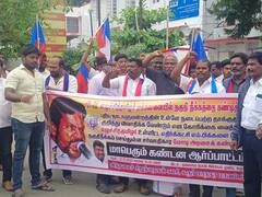 எம்.பிக்கள் தகுதிநீக்கம்: கரூரில் விடுதலை சிறுத்தைகள் கட்சி சார்பில் கண்டன ஆர்ப்பாட்டம்