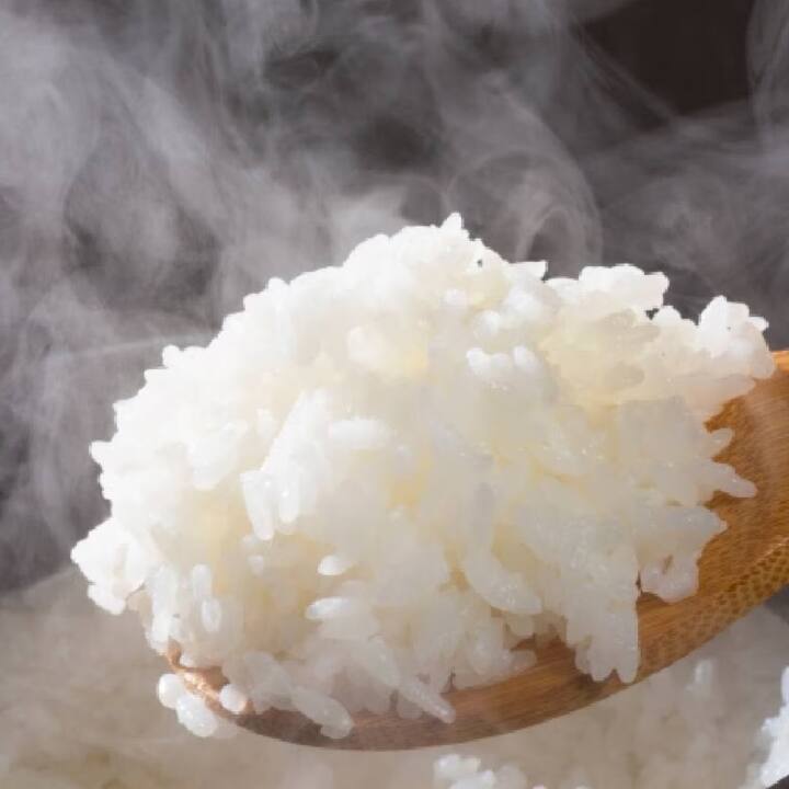 ਜਿਨ੍ਹਾਂ ਲੋਕਾਂ ਨੂੰ ਸ਼ੂਗਰ ਦੀ ਸਮੱਸਿਆ ਹੈ, ਉਨ੍ਹਾਂ ਨੂੰ ਵੀ ਘੱਟ ਚੌਲ ਖਾਣ ਦੀ ਸਲਾਹ ਦਿੱਤੀ ਜਾਂਦੀ ਹੈ। ਜ਼ਿਆਦਾਤਰ ਲੋਕ ਚਾਵਲ ਨੂੰ ਦਾਲ, ਰਾਜਮਾ, ਛੋਲਿਆਂ ਦੇ ਨਾਲ ਖਾਣਾ ਪਸੰਦ ਕਰਦੇ ਹਨ।