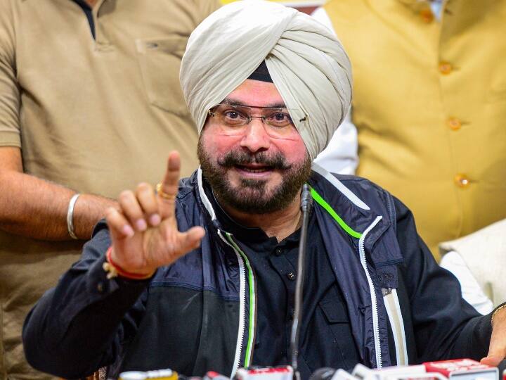 Punjab Congress conflict Increased Navjot Singh Sidhu supporters hit back on Partap Singh Bajwa Punjab Politics: पंजाब कांग्रेस में बढ़ती तकरार, नवजोत सिंह सिद्धू के समर्थकों का प्रताप बाजवा पर पलटवार, जानें- क्या कहा?