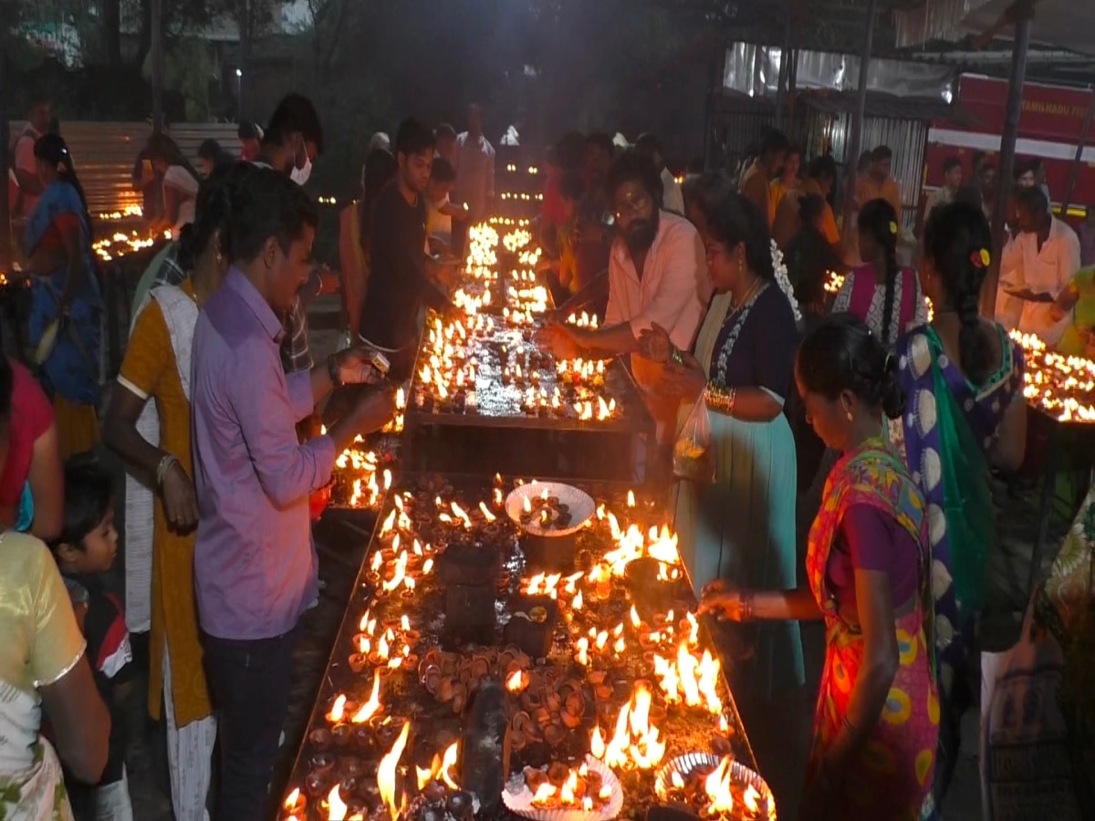 Sani Peyarchi Parigaram 2023: ஏரிகுப்ப யந்திர சனீஸ்வரருக்கு  சிறப்பு வழிபாடு - குவிந்த பக்தர்கள்