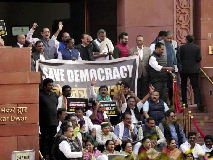 BSP Chief Mayawati maintains silence on suspension of Opposition MPs in Lok Sabha Rajya Sabha Opposition MPs Suspended: संसद से सांसदों के निलंबित होने पर विपक्षी दलों के कई नेता खामोश, इस वजह से उठ रहे सवाल