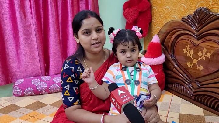 আরাধ্যার মা দীপা পাল বলেন, 'অল্প বয়স থেকেই ওর মনে রাখার ক্ষমতায় অবাক হয়ে গিয়েছিলাম। আমরা যা কিছু করতাম সব বিষয়ে প্রশ্ন করতো। জানতে চাইতো। এই প্রতিভা বুঝতে পেরে বিভিন্ন বিষয় নিয়ে ওর সঙ্গে কথা বলতাম। দেখতাম ও সব কিছু মনে রাখতে ও বলতে পারছে। ওর এই সাফল্যে আমরা খুশি।'