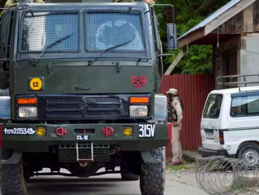 ਜੰਮੂ-ਕਸ਼ਮੀਰ ਦੇ ਪੁੰਛ 'ਚ ਅੱਤਵਾਦੀ ਹਮਲਾ, ਫੌਜ ਦੇ ਟਰੱਕ 'ਤੇ ਗੋਲੀਬਾਰੀ, 3 ਜਵਾਨ ਸ਼ਹੀਦ, 3 ਜ਼ਖ਼ਮੀ jammu kashmir indian army truck attacked by terrorists in poonch district ਜੰਮੂ-ਕਸ਼ਮੀਰ ਦੇ ਪੁੰਛ 'ਚ ਅੱਤਵਾਦੀ ਹਮਲਾ, ਫੌਜ ਦੇ ਟਰੱਕ 'ਤੇ ਗੋਲੀਬਾਰੀ, 3 ਜਵਾਨ ਸ਼ਹੀਦ, 3 ਜ਼ਖ਼ਮੀ