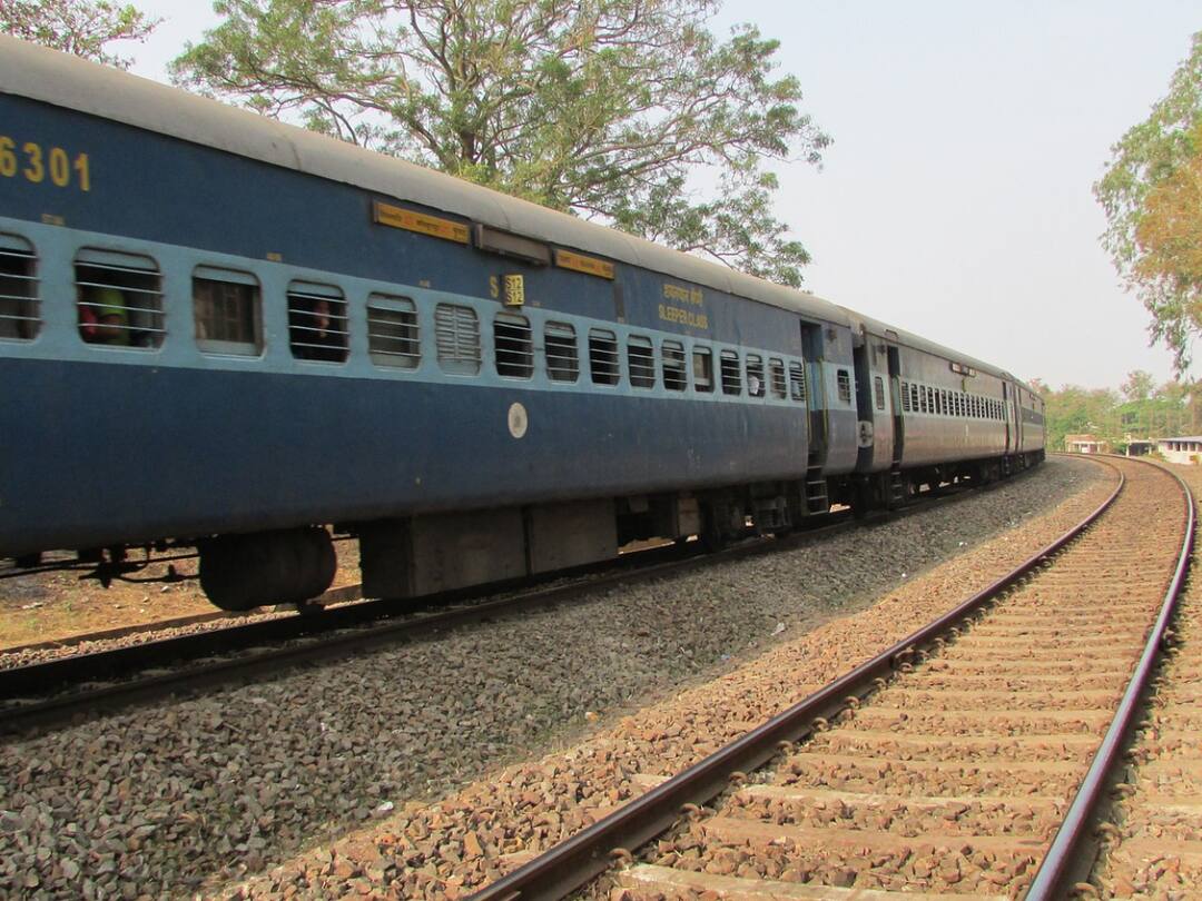 தூத்துக்குடியில் நாளை முதல் ரயில்கள் இயங்கும்! திருச்செந்தூரில் ஒரு வாரத்தில் சேவை தொடங்கும்- தெற்கு ரயில்வே Trains will run in Tuticorin from tomorrow Service to begin in Tiruchendur in a week Southern Railway தூத்துக்குடியில் நாளை முதல் ரயில்கள் இயங்கும்! திருச்செந்தூரில் ஒரு வாரத்தில் சேவை தொடங்கும்- தெற்கு ரயில்வே