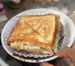 Bread Omelette Recipe : ப்ரெட் ஆம்லேட் சுவையாக இருக்க இந்த சட்டினியை அதில் சேர்த்து பாருங்க!