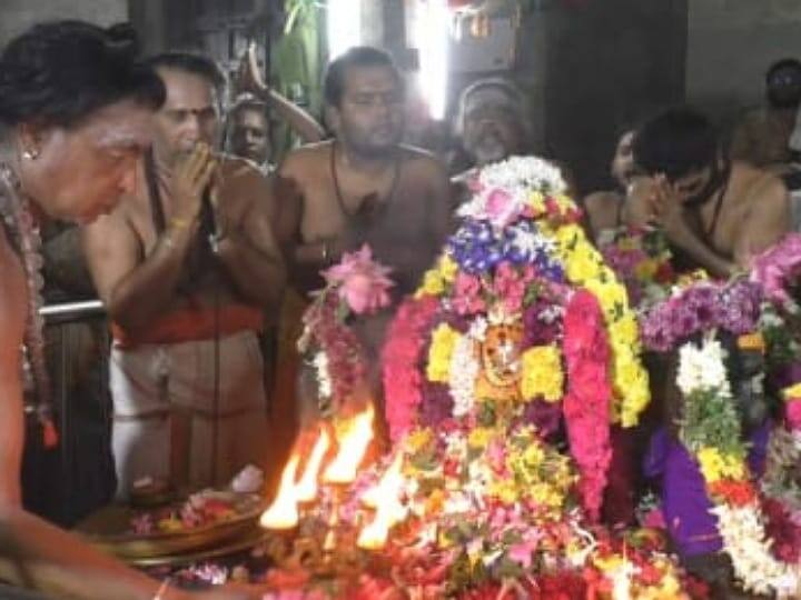 Sani Peyarchi 2023 Kalyana Pasupadeeswarar Temple Sani Peyarchi festival - TNN Sani Peyarchi 2023: கல்யாண பசுபதீஸ்வரர் ஆலய சனிப்பெயர்ச்சி விழா; பக்தர்கள் மனம் உருகி சிறப்பு பிரார்த்தனை