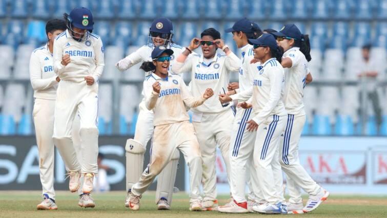 INDW vs AUSW: Pooja Vastrakar's four wickets and Openers batting put Indian Women's team on commanding position at Day 1 INDW vs AUSW: পূজার ক্ষুরধার বোলিং, ওপেনারদের দাপট, প্রথম দিন শেষে অজ়িদের বিরুদ্ধে ম্যাচের রাশ ভারতের হাতে