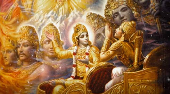 পুরাণ অনুসারে, যে বাড়িতে নিয়মিত গীতা পাঠ করা হয় সেখানে সমৃদ্ধি থাকে। ধর্ম, কর্ম, নীতি, সাফল্য ও সুখের রহস্য লুকিয়ে আছে গীতায়। এটি পড়লে জীবনের প্রতিটি সমস্যার সমাধান পাওয়া যায়।