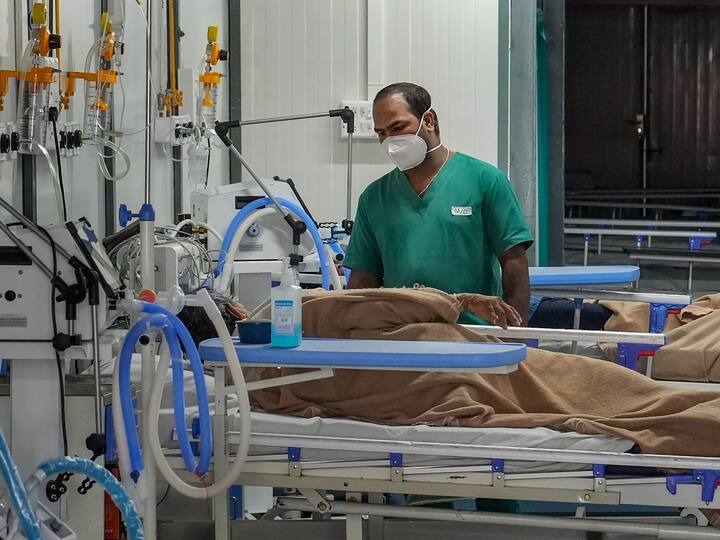 The government has suggested setting up of dedicated wards at private and government-run hospitals with all the required facilities for treatment of Covid patients. (Source: PTI)