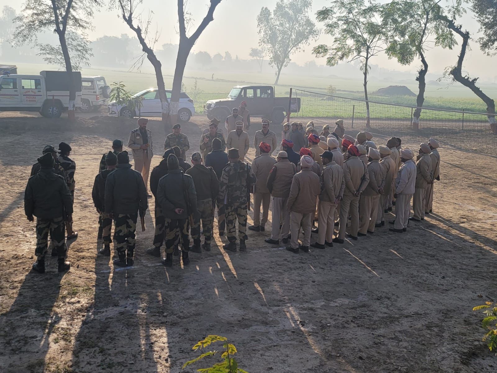 Joint Search Operation: BSF ਤੇ ਪੰਜਾਬ ਪੁਲਿਸ ਦੇ ਜਵਾਨਾਂ ਦਾ ਸਰਹੱਦੀ ਇਲਾਕੇ 'ਚ ਸਰਚ ਆਪ੍ਰੇਸ਼ਨ, ਫਾਜ਼ਿਲਕਾ ਦਾ ਇਲਾਕਾ ਫੌਜ ਨਾਲ ਭਰਿਆ