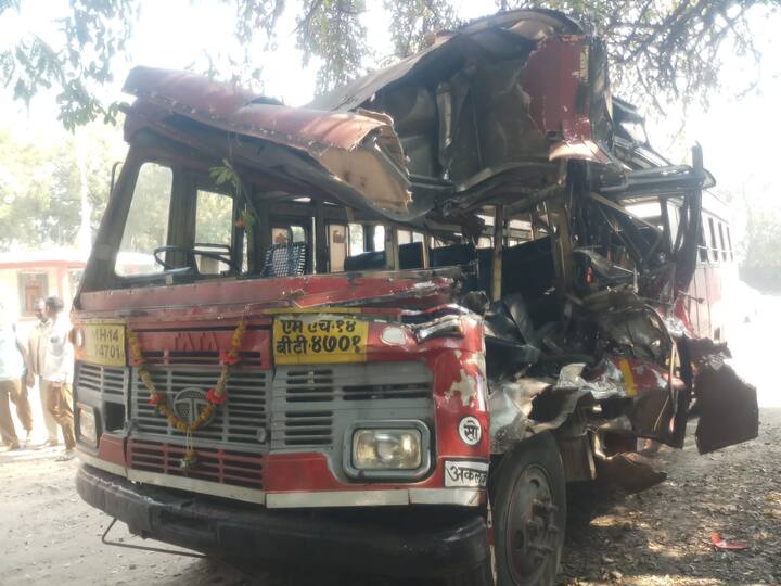 Indapur Bus Tempo Accident : इंदापूरमध्ये शाळेच्या सहलीहून परतताना बसचा भीषण अपघात झाला आहे. याअपघाता एका शिक्षकाचा जागीच मृत्यू झाला असून काही विद्यार्थी जखमी झाले आहेत.