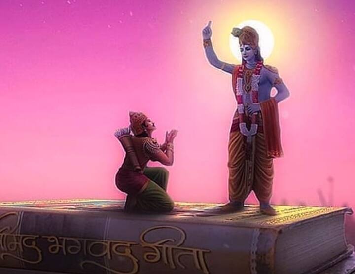 আপনি দিনের যে কোন সময় গীতা পাঠ করতে পারেন তবে আপনি যদি একটি অধ্যায় শুরু করে থাকেন তবে তা মাঝপথে ছেড়ে দেবেন না। পুরো অধ্যায় পড়ে তবেই উঠুন।