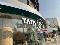Tata Motors Showroom: বাড়ছে পসরা! গুরগাঁওয়ে প্রথম ev শো-রুম তৈরি টাটা মোটরসের