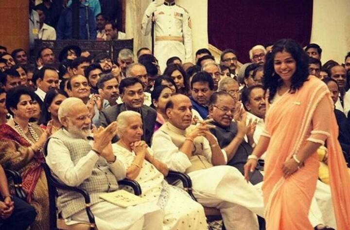 பிஜேபியை சார்ந்த பிரிஜ் பூசன் இந்திய மல்லியுத்த வீராங்கனைகளை பாலியல் தொல்லை கொடுத்துள்ளார்.