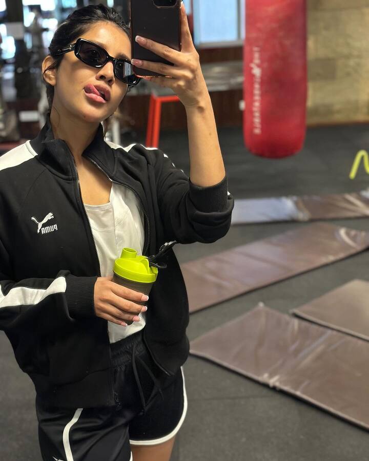 నభా నటేష్ ఫోటోలు -Image Credit: Nabha Natesh/Instagram