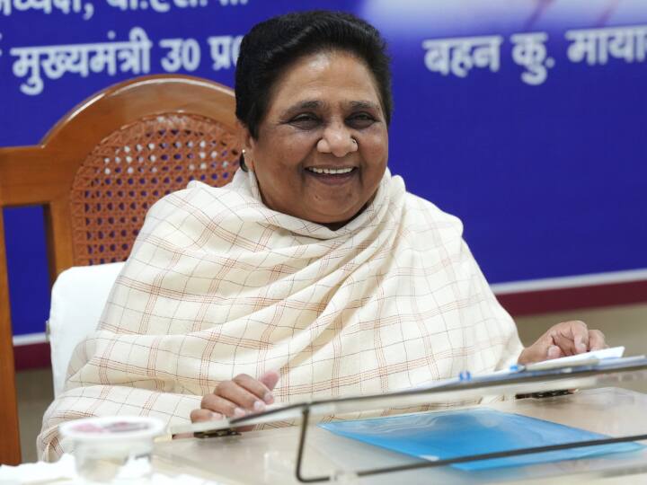 BSP Supremo Mayawati React on INDIA Alliance Akhilesh Yadav Lok Sabha Election 2024 Lok Sabha Election 2024: 'राजनीति में भविष्य में कब किसको किसकी जरूरत...', मायावती ने गठबंधन को लेकर दिया बड़ा संकेत?