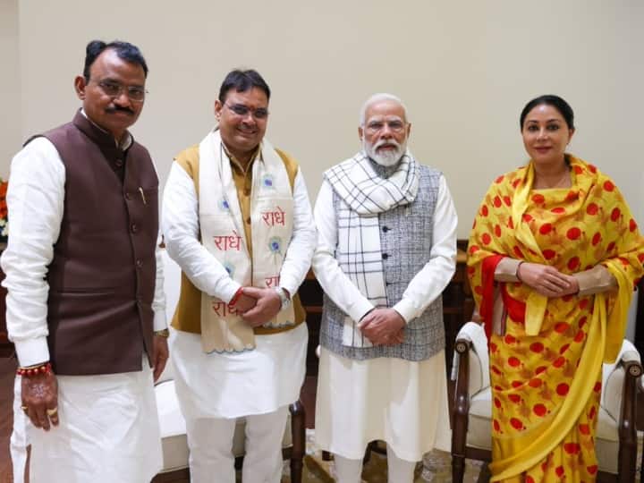 Rajasthan CM Bhajanlal Sharma with Deputy CMs Diya Kumari and Dr Prem Chand Bairwa meet pm modi and Amit Shah in Delhi Rajasthan Politics: राजस्थान में मंत्रिमंडल के विस्तार से पहले पीएम मोदी से मिले मुख्यमंत्री भजनलाल शर्मा, दोनों डिप्टी सीएम भी रहे मौजूद