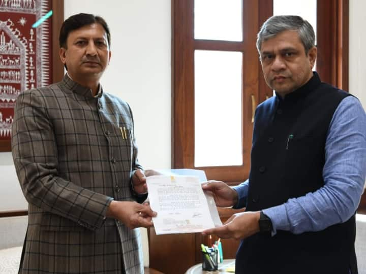 MP Sikandar Kumar met Railway Minister Ashwini Vaishnav demanded to speed up Bhanupali-Bilaspur Rail Line work ANN रेल मंत्री अश्विनी वैष्णव से मिले हिमाचल के MP सिकंदर कुमार, इस रेलवे लाइन के काम में तेजी लाने की मांग