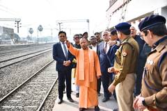 In Pics: अयोध्या पहुंचे सीएम योगी ने पीएम मोदी के दौरे की तैयारियों का लिया जायजा, देखें तस्वीरें