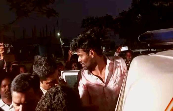 ਦੱਸ ਦੇਈਏ ਕਿ ਪੱਲਵੀ ਪ੍ਰਸ਼ਾਂਤ ਨੂੰ ਸ਼ੋਅ ਦਾ ਵਿਜੇਤਾ ਘੋਸ਼ਿਤ ਕੀਤੇ ਜਾਣ ਤੋਂ ਬਾਅਦ, ਉਨ੍ਹਾਂ ਦੇ ਪ੍ਰਸ਼ੰਸਕਾਂ ਨੇ ਕਥਿਤ ਤੌਰ 'ਤੇ ਰਿਐਲਿਟੀ ਸ਼ੋਅ ਦੇ ਰਨਰ ਅੱਪ ਅਮਰਦੀਪ ਚੌਧਰੀ ਦੀ ਕਾਰ 'ਤੇ ਹਮਲਾ ਕਰ ਦਿੱਤਾ।