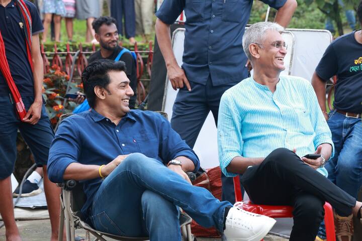 জন্মদিনে ছবি নিয়ে ব্যস্ততা ছাড়া বিশেষ কোনও পরিকল্পনা নেই দেবের। তিনি বলছেন, 'শেষ কবে চাপমুক্ত জন্মদিন কাটিয়েছি মনে পড়ে না। তবে এই চাপটা নিতে আমি ভালবাসি। ছবি মুক্তি মানেই দর্শক আমার ছবি দেখতে চাইছেন। মানে আমি বেঁচে আছি।'