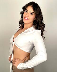 Kavya Thapar Photos: 'ఈగల్‌' బ్యూటీ కావ్యా థాపర్‌ బ్యూటిఫిల్ పిక్స్