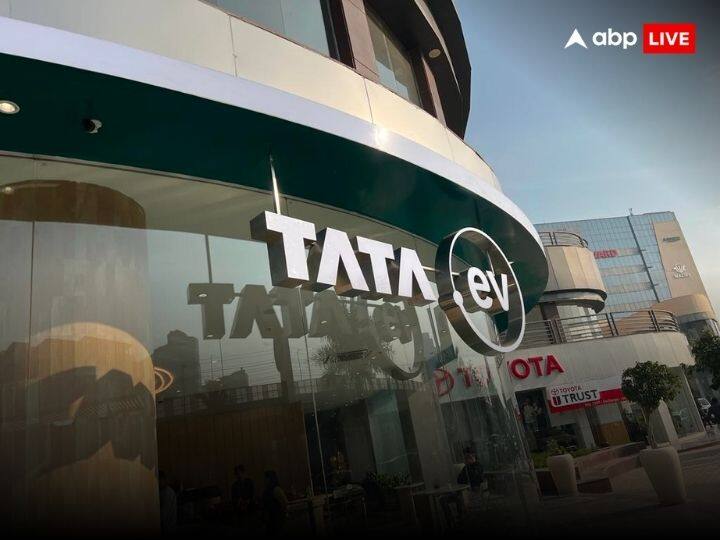 Tata Motors launched Indias first EV dedicated Showroom in Gurugram Tata EV Showroom: टाटा मोटर्स ने भारत का पहला ईवी शोरूम किया लॉन्च, मिलेंगी कंपनी के ईवी लाइनअप की सभी सुविधाएं 