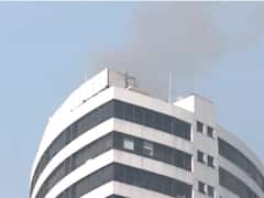 Delhi Fire Breaks: दिल्ली के कनॉट प्लेस के पास बिल्डिंग में लगी भयानक आग, क्रेन से 11वीं मंजिल पर पहुंचे दमकल कर्मी