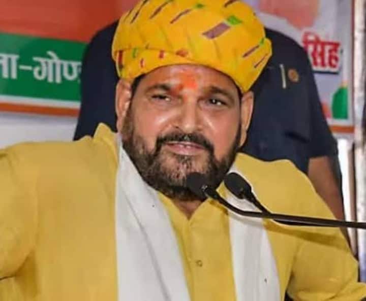 கடந்த மாதம் இந்திய மல்யுத்த வீராங்கனைகள் பாலியல் துன்புறுத்தலுக்கு ஆளானதாக பிஜேபியை சார்ந்த பிரிஜ் பூசனை கைது செய்யக்கோரி நாற்பது நாட்களாக டெல்லியில் தெருவில் இறங்கி போராடினார்கள்.