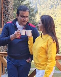 Bhagyashree Photo: કાશ્મીરની વાદીઓમાં પતિ સાથે રોમેન્ટિક થઈ ભાગ્યશ્રી, શેર કરી ગ્લેમરસ તસવીર