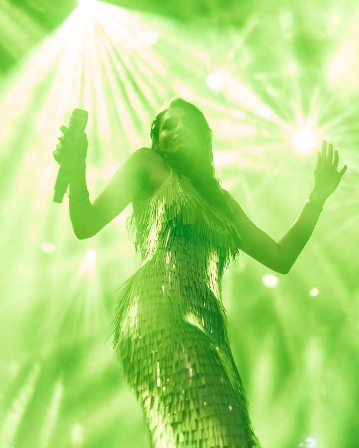 அதை தவிர்த்து, உலகெங்கும் நடக்கும் இசை நிகழ்ச்சிகளில் பங்குபெற்று வருகிறார்.