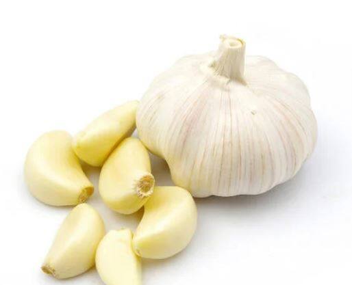 सध्या लसणाच्या दरात (Garlic Prices) चांगलीच वाढ झाली आहे.
