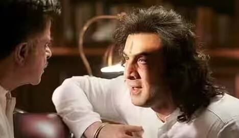 'एनिमल' ने दुनियाभर में अब तक 862.21 करोड़ रुपये का बिजनेस कर लिया है. ये कलेक्शन 21 दिनों यानी पूरे तीन हफ्ते का है. अब ये फिल्म 900 करोड़ की ओर बढ़ रही है.