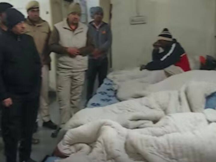 ऐसे गरीब जरूरतमंद लोगों के लिए सरकार सर्दियों के मौसम में ठंड से बचने के उनके इंतजाम करती है. सर्दियों के मौसम में सरकार ऐसे गरीबों और जरूरतमंदों को अतिरक्त सहायता देती है. ताकि इन्हें ठंड के प्रकोप से बचाया जा सके.