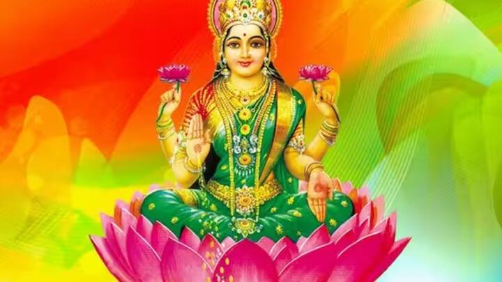 এই মন্ত্রটি জপের পর দেবী লক্ষ্মীর মন্ত্র ॐ श्रीं ह्रीं श्रीं कमले कमलालये प्रसीद प्रसीद। श्रीं ह्रीं श्रीं ॐ महालक्ष्मी नमः॥ ('ওম শ্রীং হ্রীং কমলে কমলালায়ে প্রসিদ প্রসিদ শ্রীং হ্রীং শ্রীং ওম মহালক্ষ্মী নমঃ' ) মন্ত্রটি জপ করুন। শুক্রবার এই প্রতিকার করলে মনের ইচ্ছা পূরণ হয়।