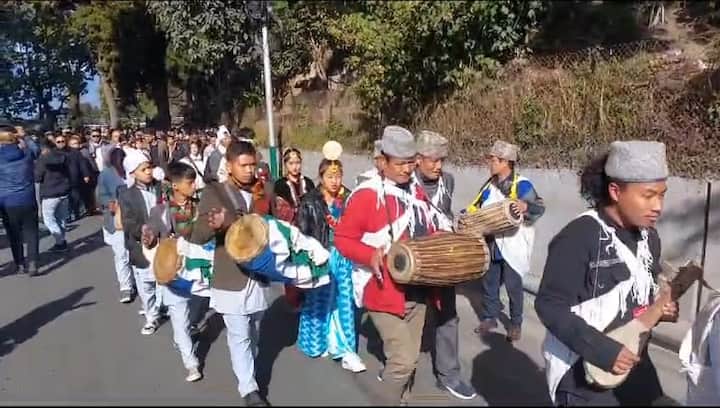 ডিসেম্বরে পাহাড়ের কোলে পর্যটকদের ঢল। আর সেই সময়েই দার্জিলিংয়ে চলছে একটি বিশেষ ফেস্ট