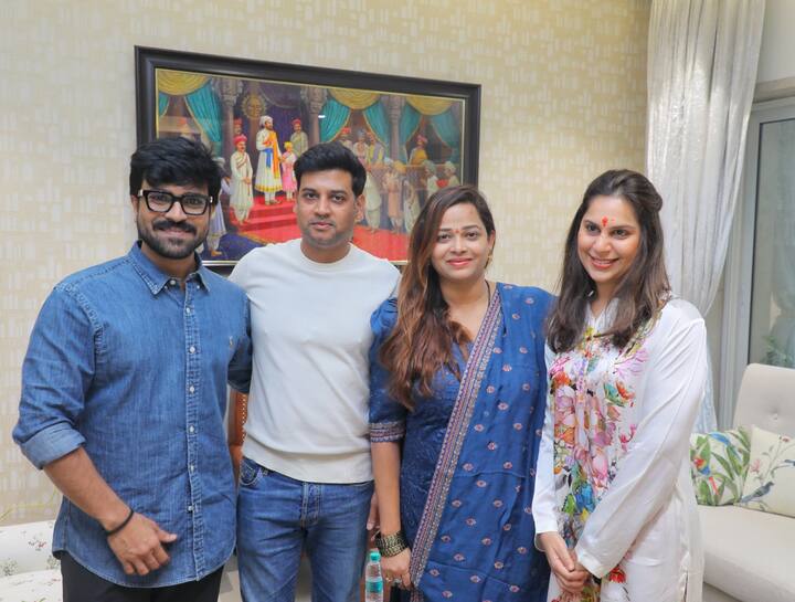 मुख्यमंत्री श्री एकनाथ शिंदे यांची सून वृषाली यांनी हळदी कुंकू लावून स्वागत केले.