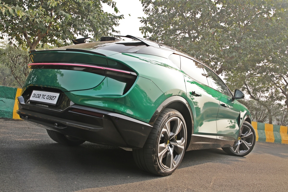 कैसी है हवा से बातें करने वाली Lotus Eletre Electric SUV, इतनी तगड़ी रकम दाव पर लगनी चाहिए या नहीं? पढ़ें रिव्यू